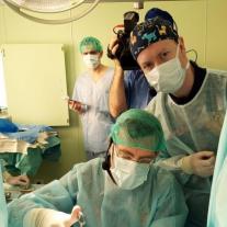El Dr. Enrique Lledó realiza un Implante de esfínter urinario artificial en el C...